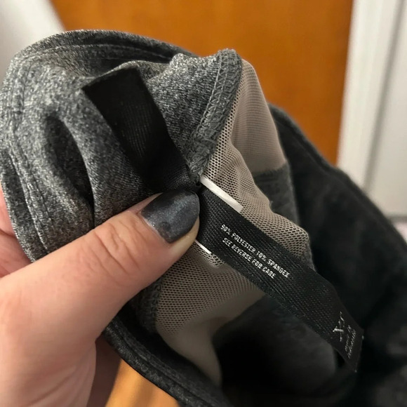 AEROPOSTALE GRAY RUCHED CROPPED ACTIVE LEGGINGS - Picture 4 of 4